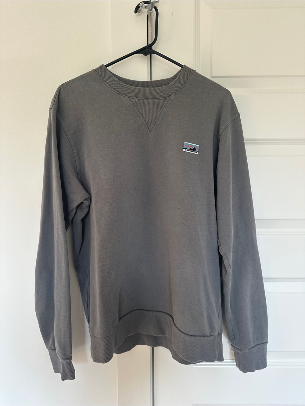 Patagonia Men's Slate Gray Crewneck Sweatshirt with Small Logo Patch